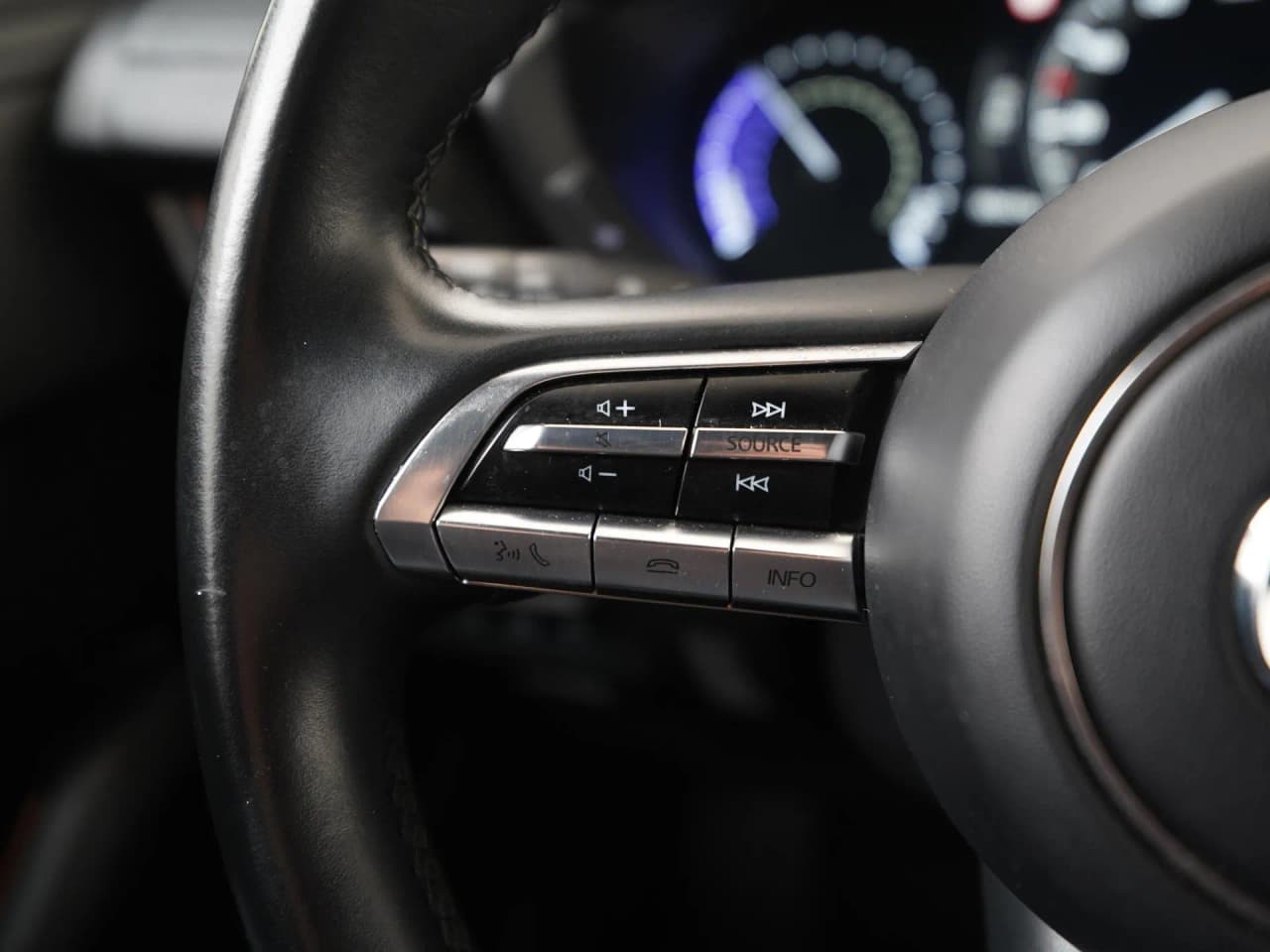 Mazda MX-30 e-SkyActiv 145 First Edition 36 kWh, photo 8 of 36