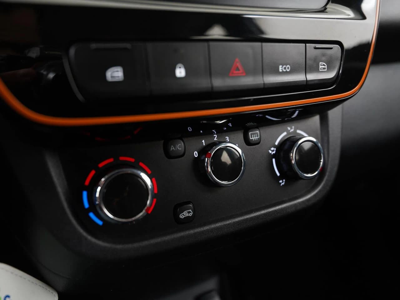 Dacia Spring Comfort Plus 27 kWh (Orange Pack), photo 12 of 29