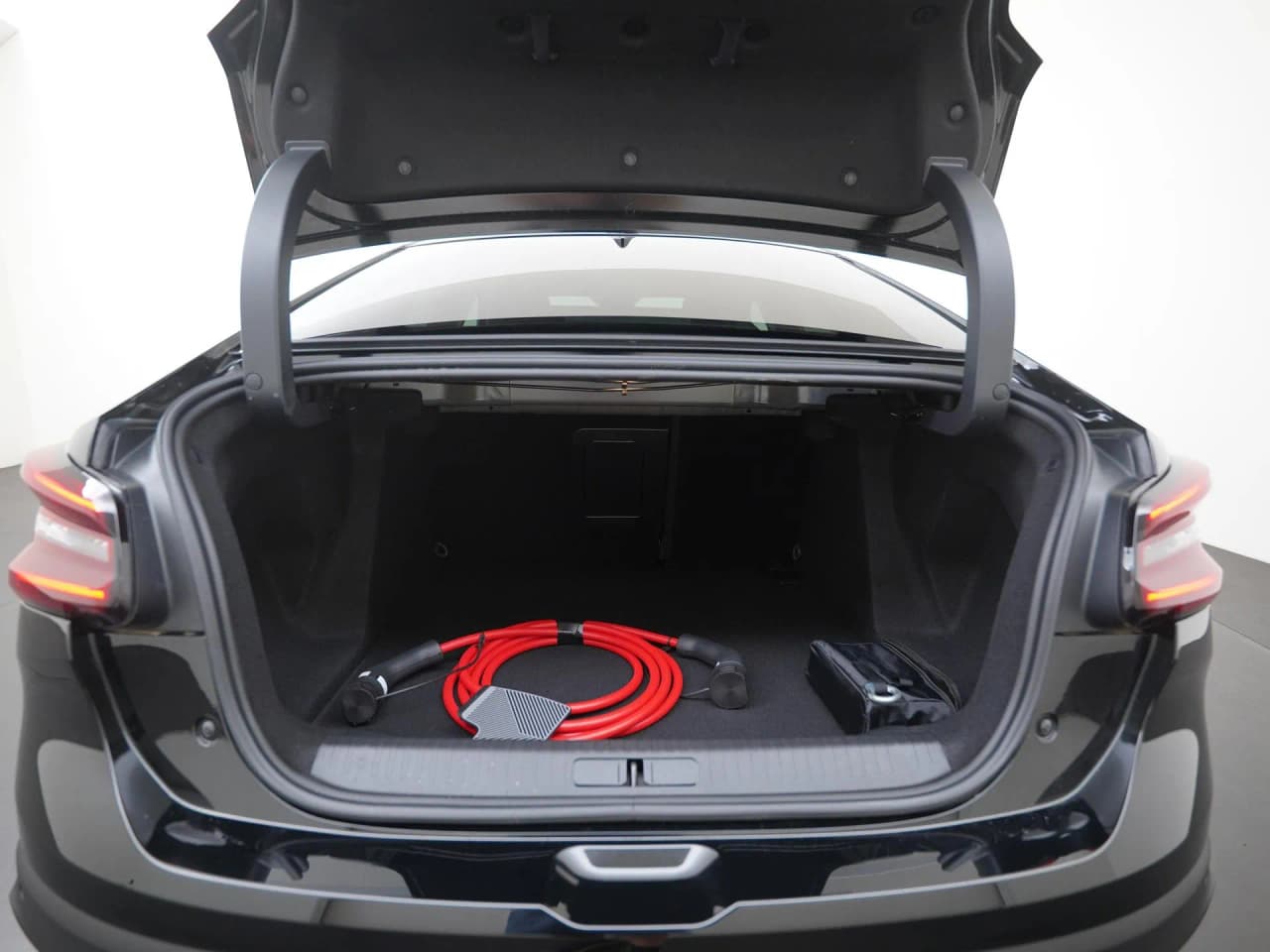 Citroën Ë-C4X Shine 50 kWh, Foto 31 von 37