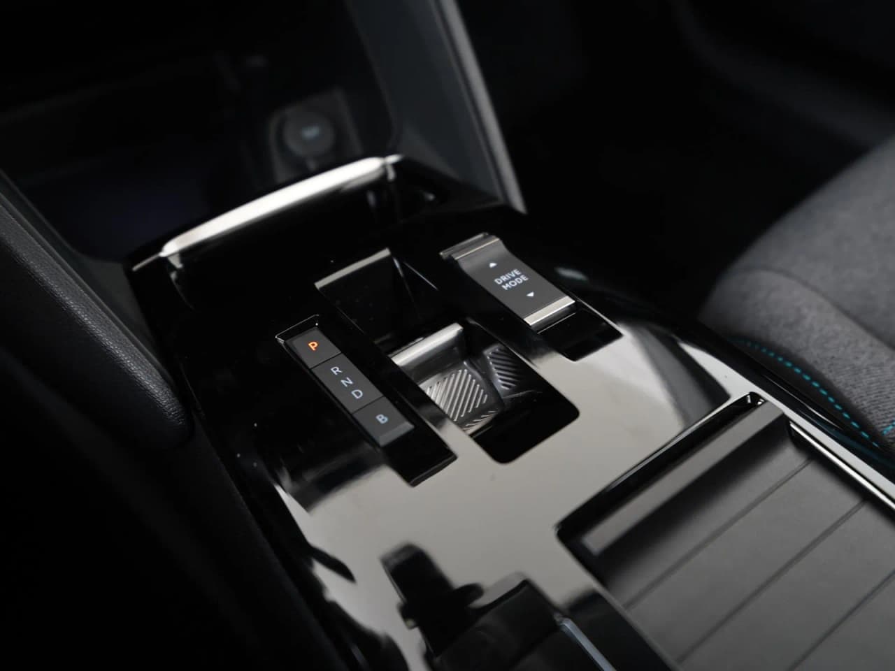 Citroën Ë-C4X Shine 50 kWh, Foto 10 von 37