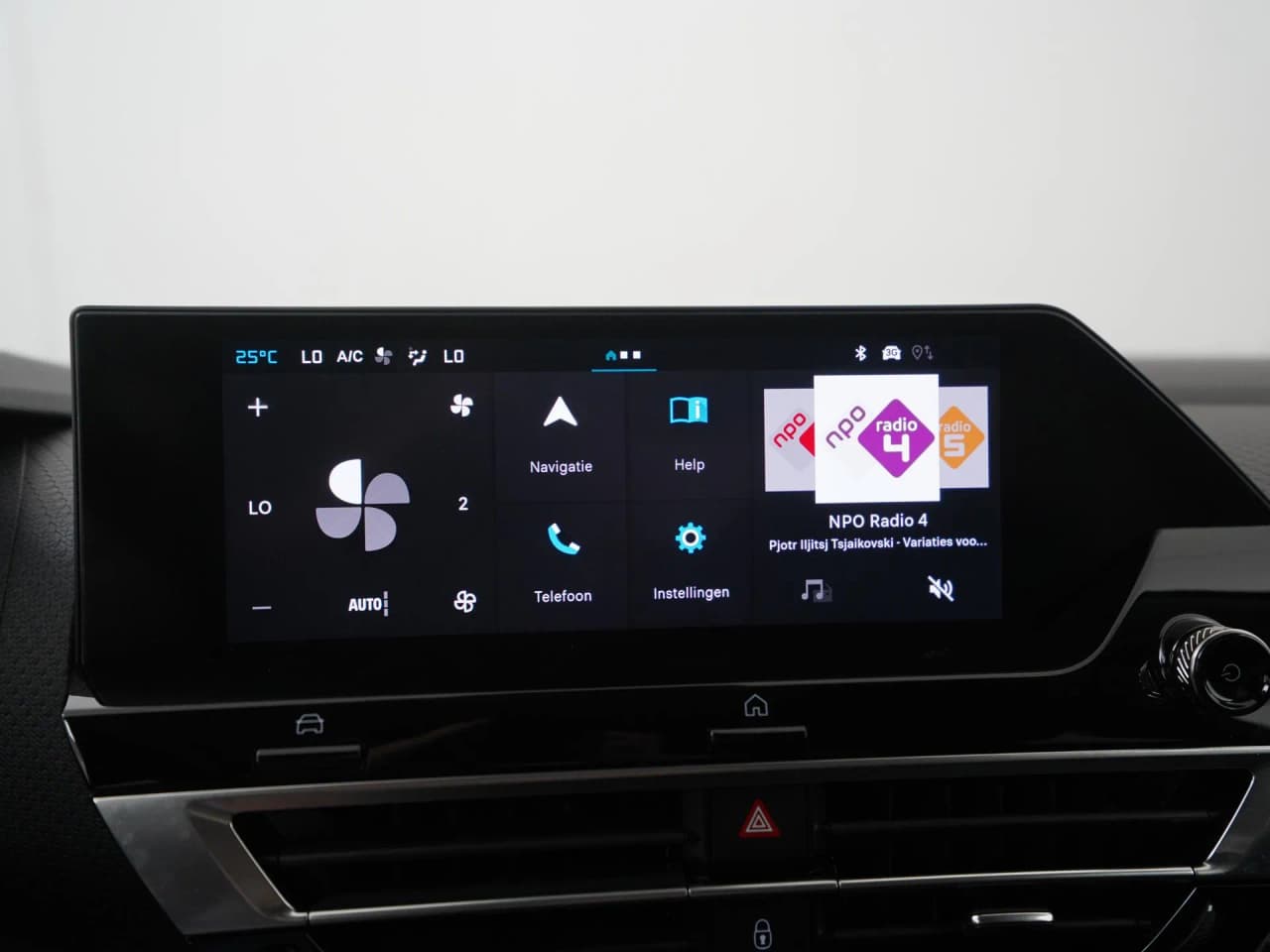 Citroën Ë-C4X Shine 50 kWh, Foto 13 von 37