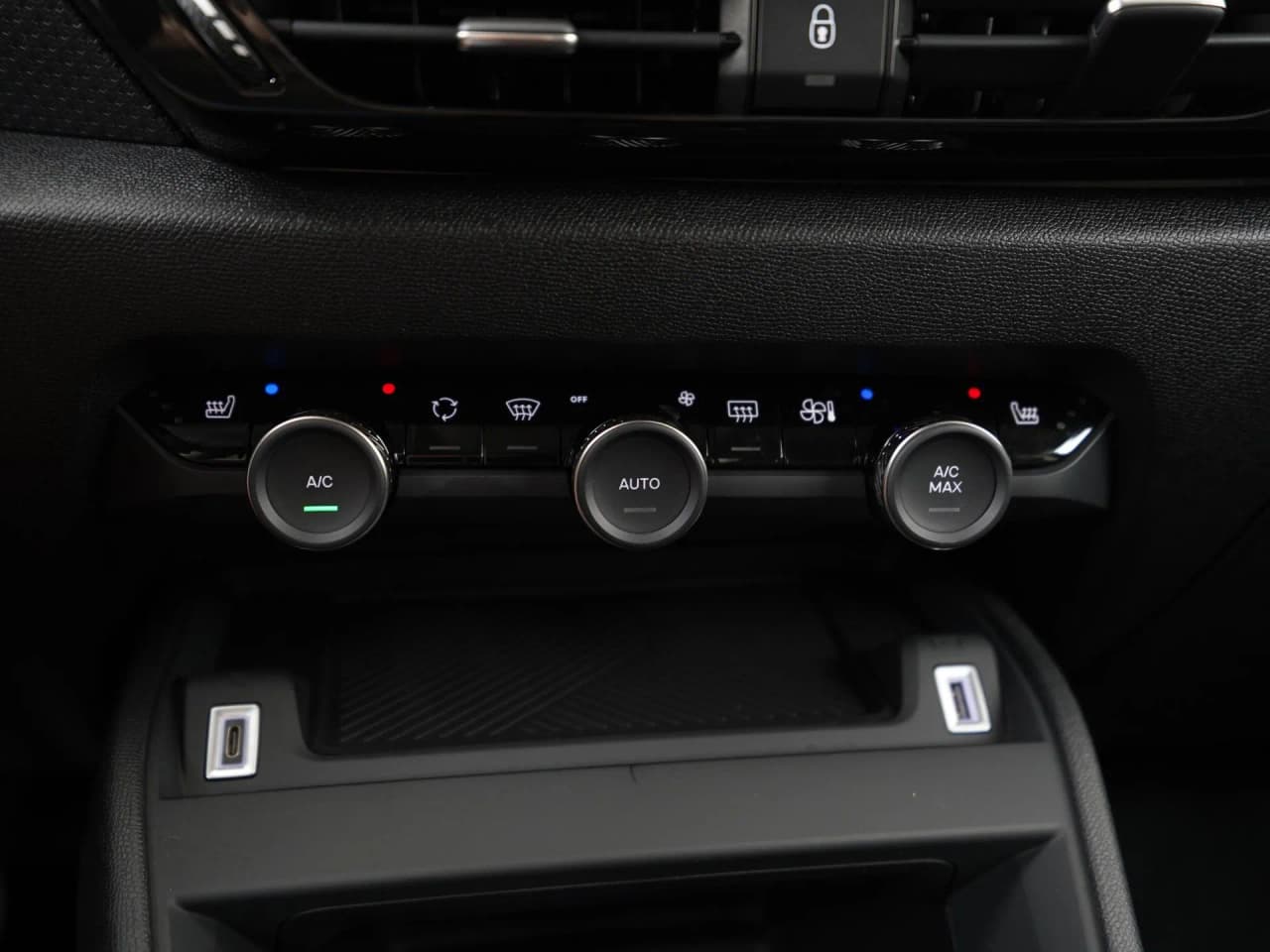 Citroën Ë-C4X Shine 50 kWh, Foto 11 von 37