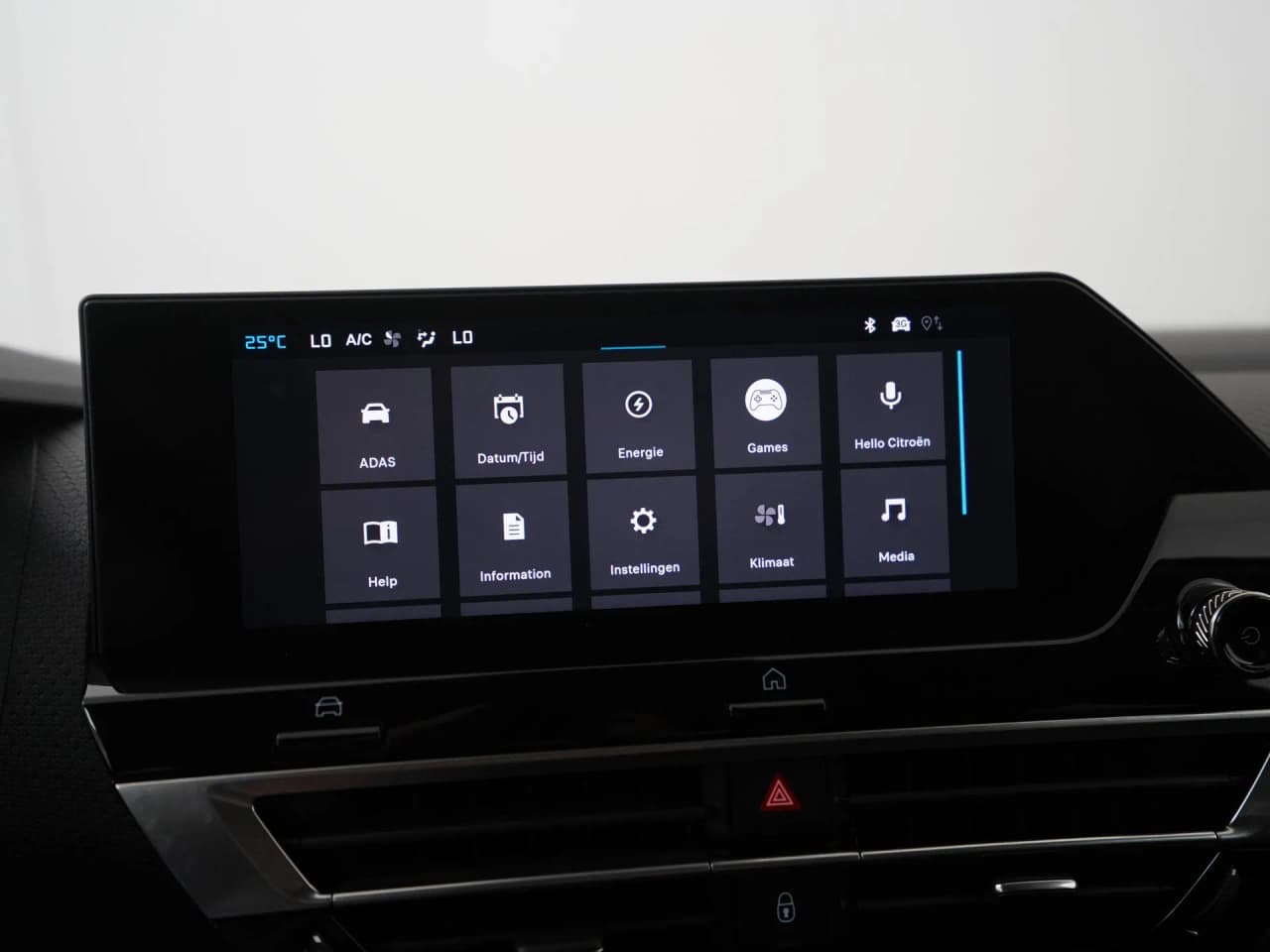 Citroën Ë-C4X Shine 50 kWh, Foto 18 von 37