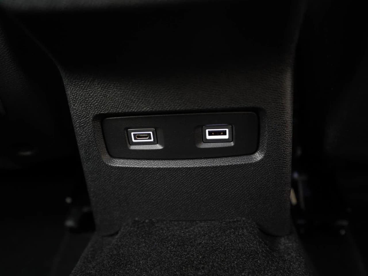 Citroën Ë-C4X Shine 50 kWh, Foto 35 von 37