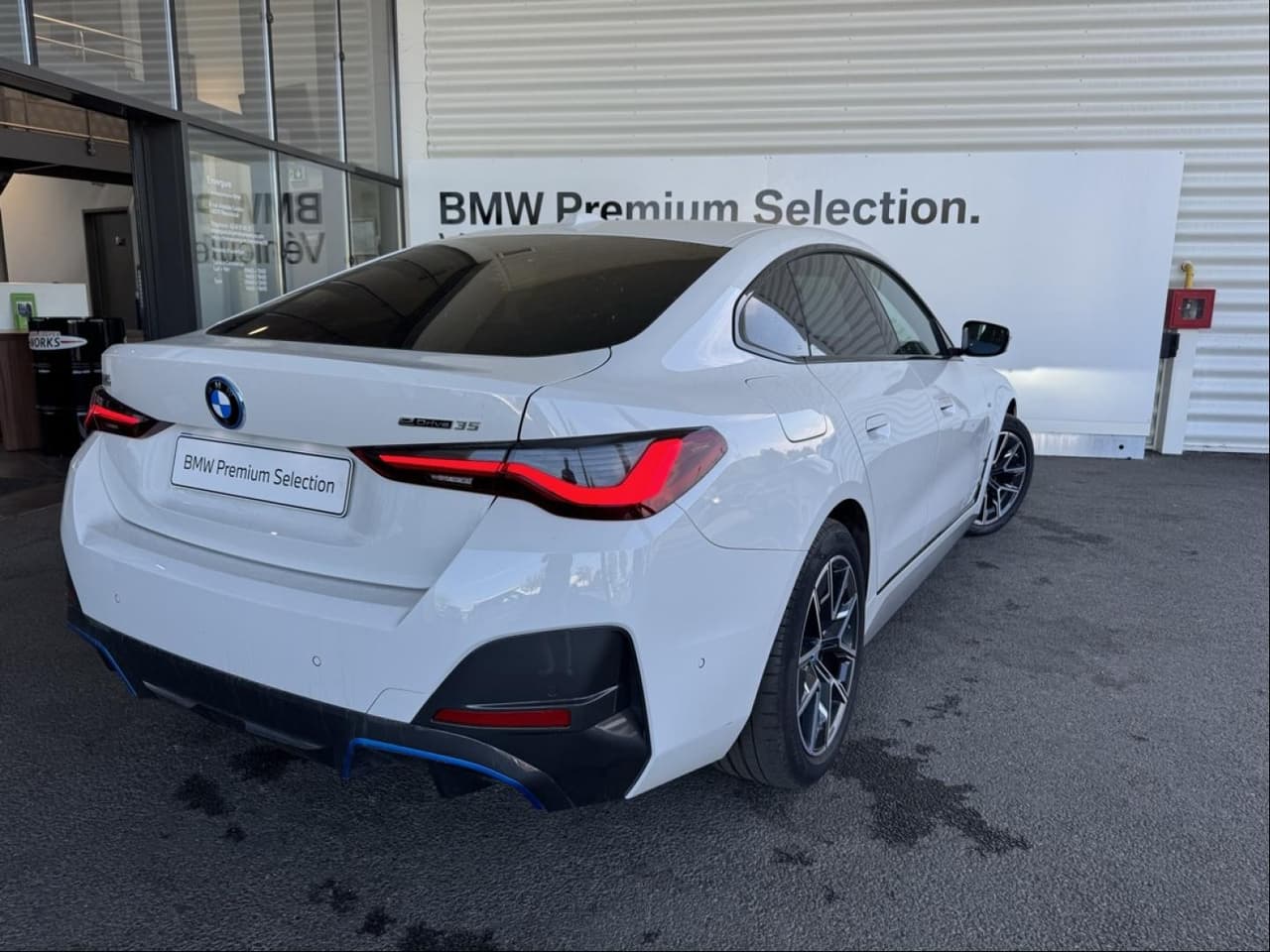BMW i4 eDrive35 286ch M Sport, photo 1 of 4