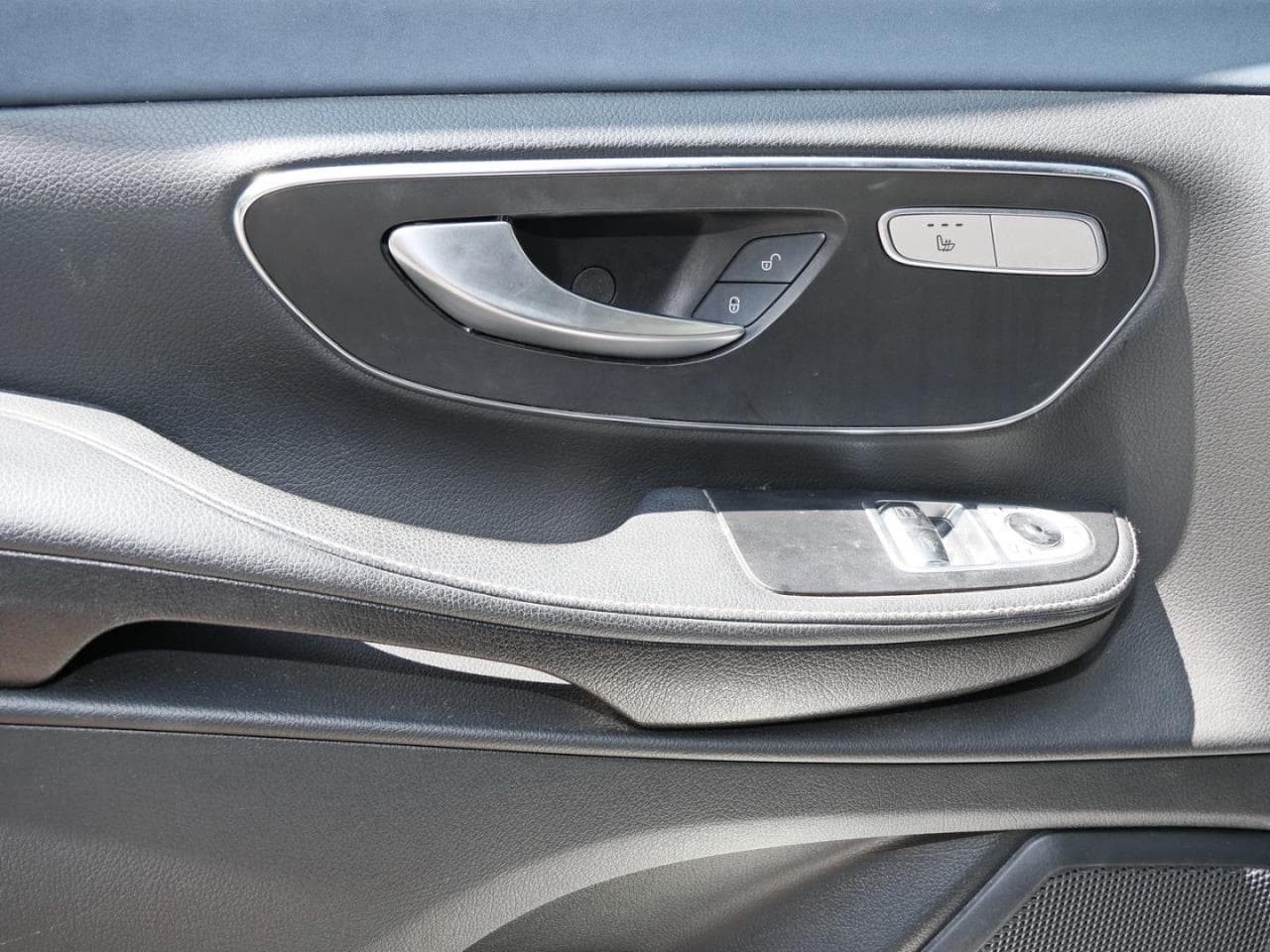 Mercedes-Benz EQV 300 lang, photo 17 of 22