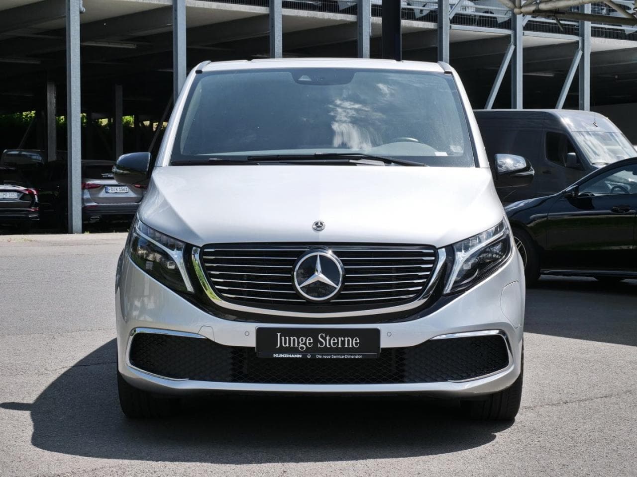 Mercedes-Benz EQV 300 lang, photo 2 of 22
