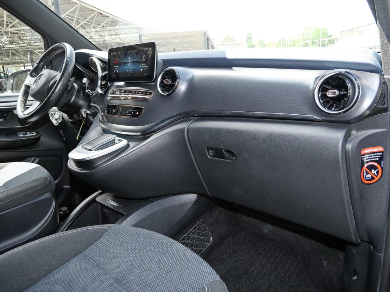 Mercedes-Benz EQV 300 lang, photo 8 of 22
