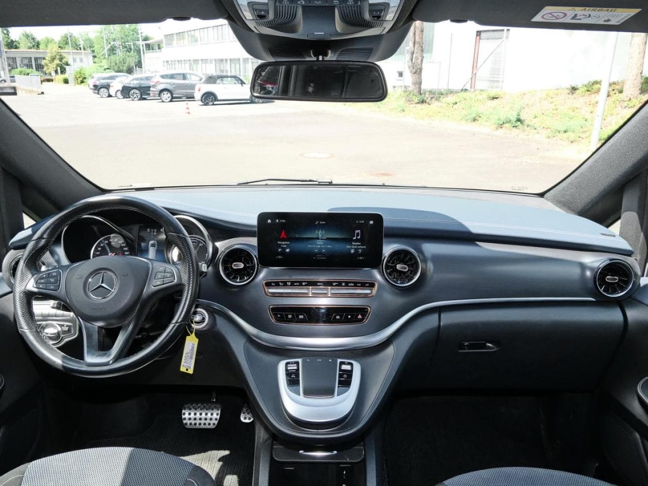 Mercedes-Benz EQV 300 lang, photo 12 of 22