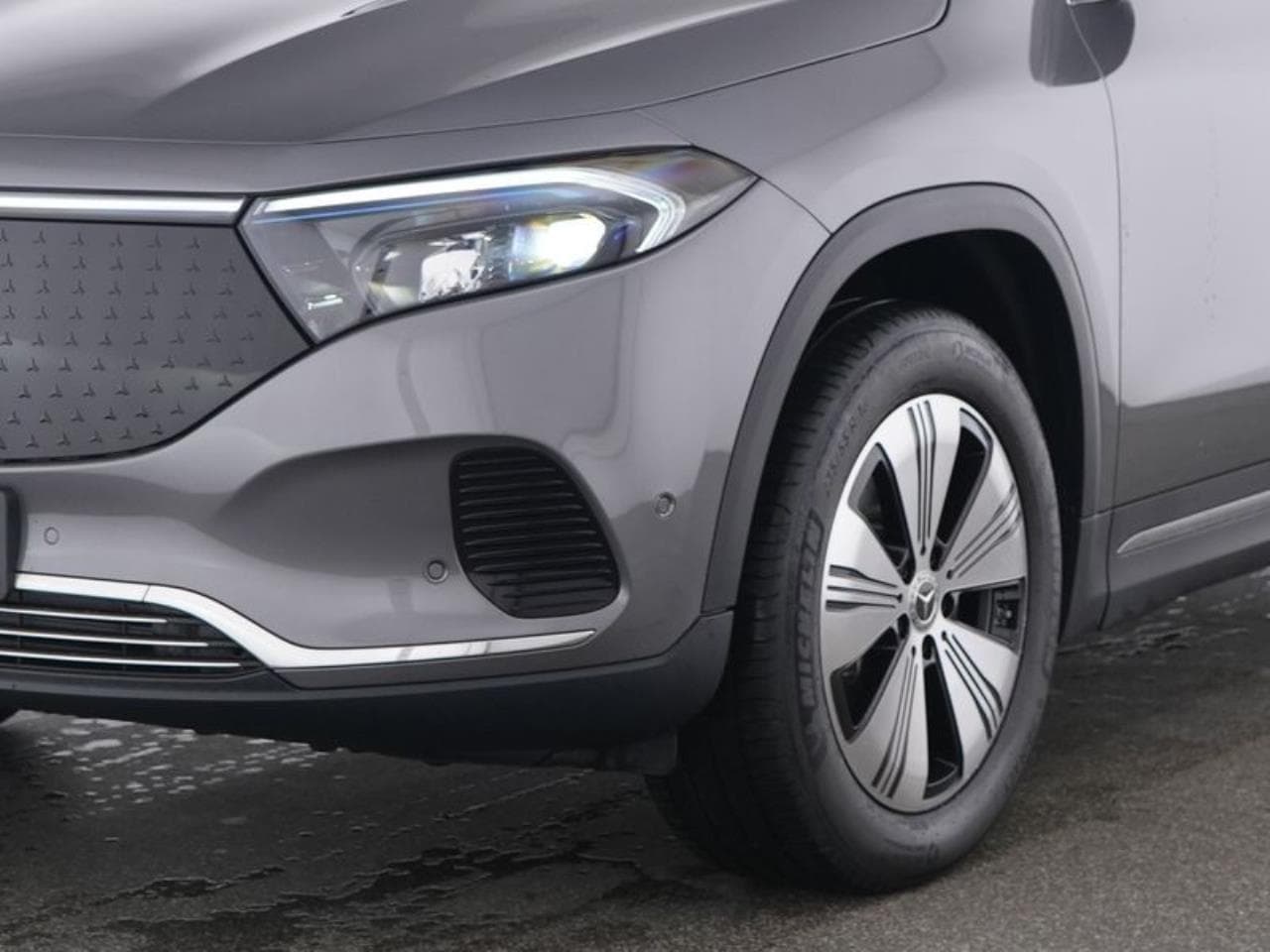 Mercedes-Benz EQA 300 4M, foto 4 di 7