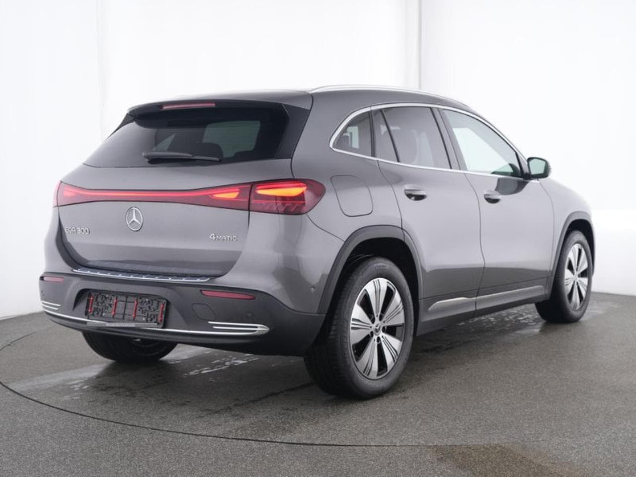 Mercedes-Benz EQA 300 4M, foto 3 di 7
