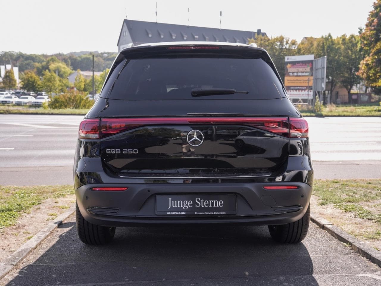 Mercedes-Benz EQB 250, photo 4 of 7
