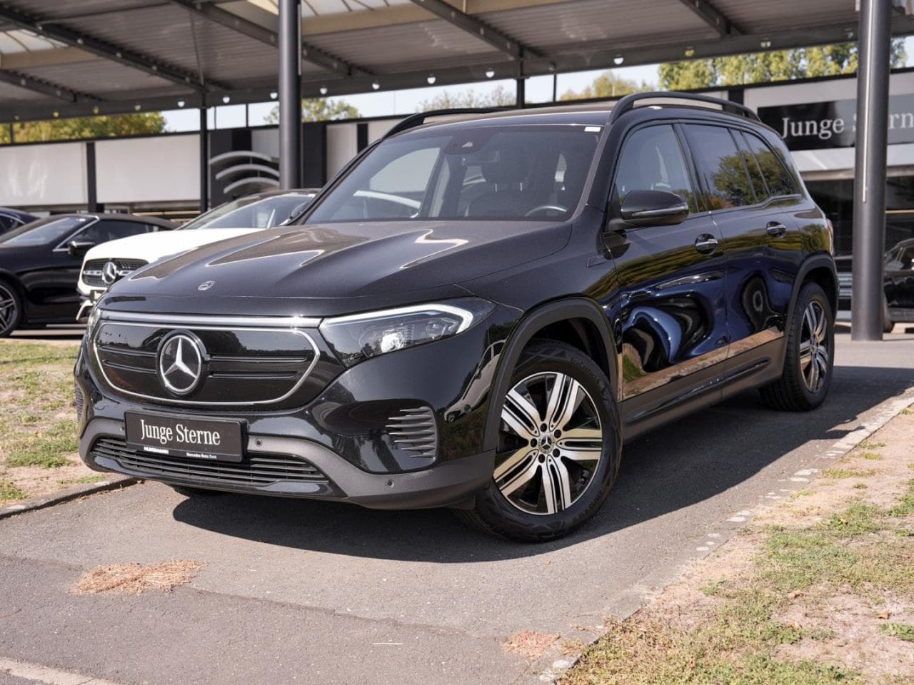 Mercedes-Benz EQB 250, photo 1 of 7