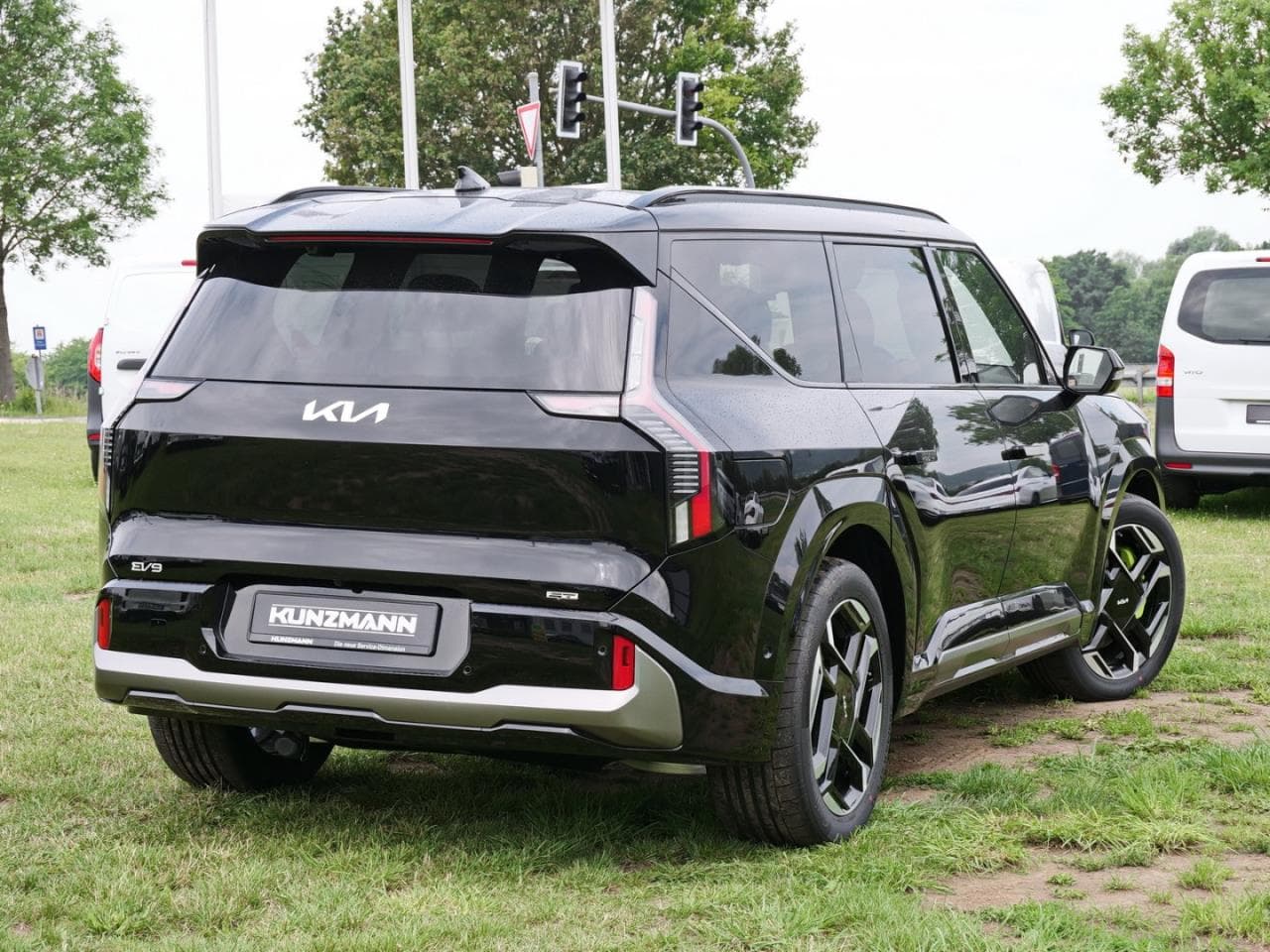 Kia EV9 GT 99,8 kWh AWD, photo 3 of 23