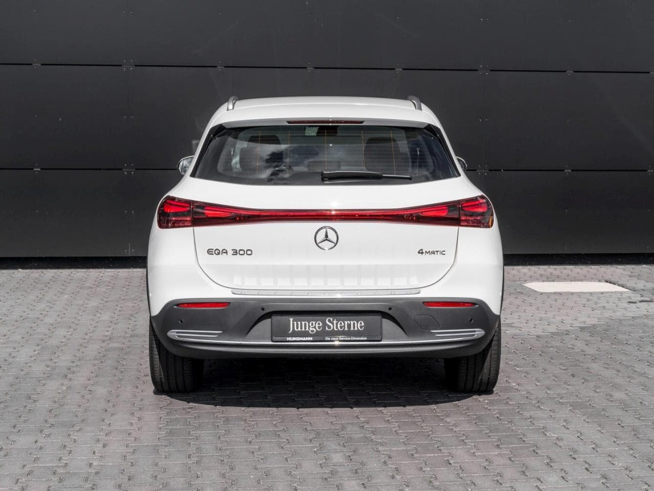 Mercedes-Benz EQA 300 4M, photo 4 of 7