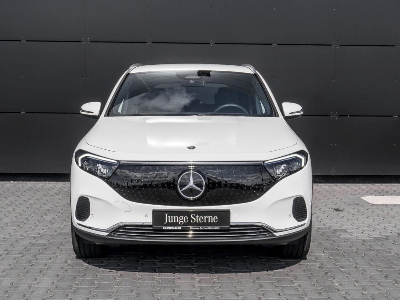 Mercedes-Benz EQA 300 4M, photo 2 of 7