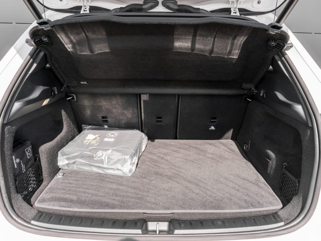 Mercedes-Benz EQA 300 4M, photo 6 of 7