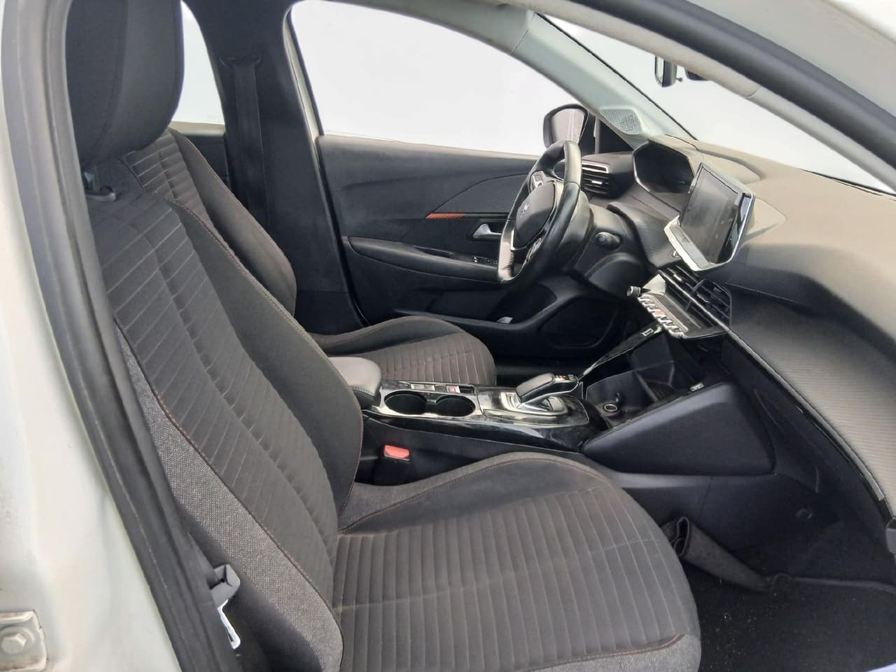 Peugeot e-208 Active 50kWh, photo 4 of 5