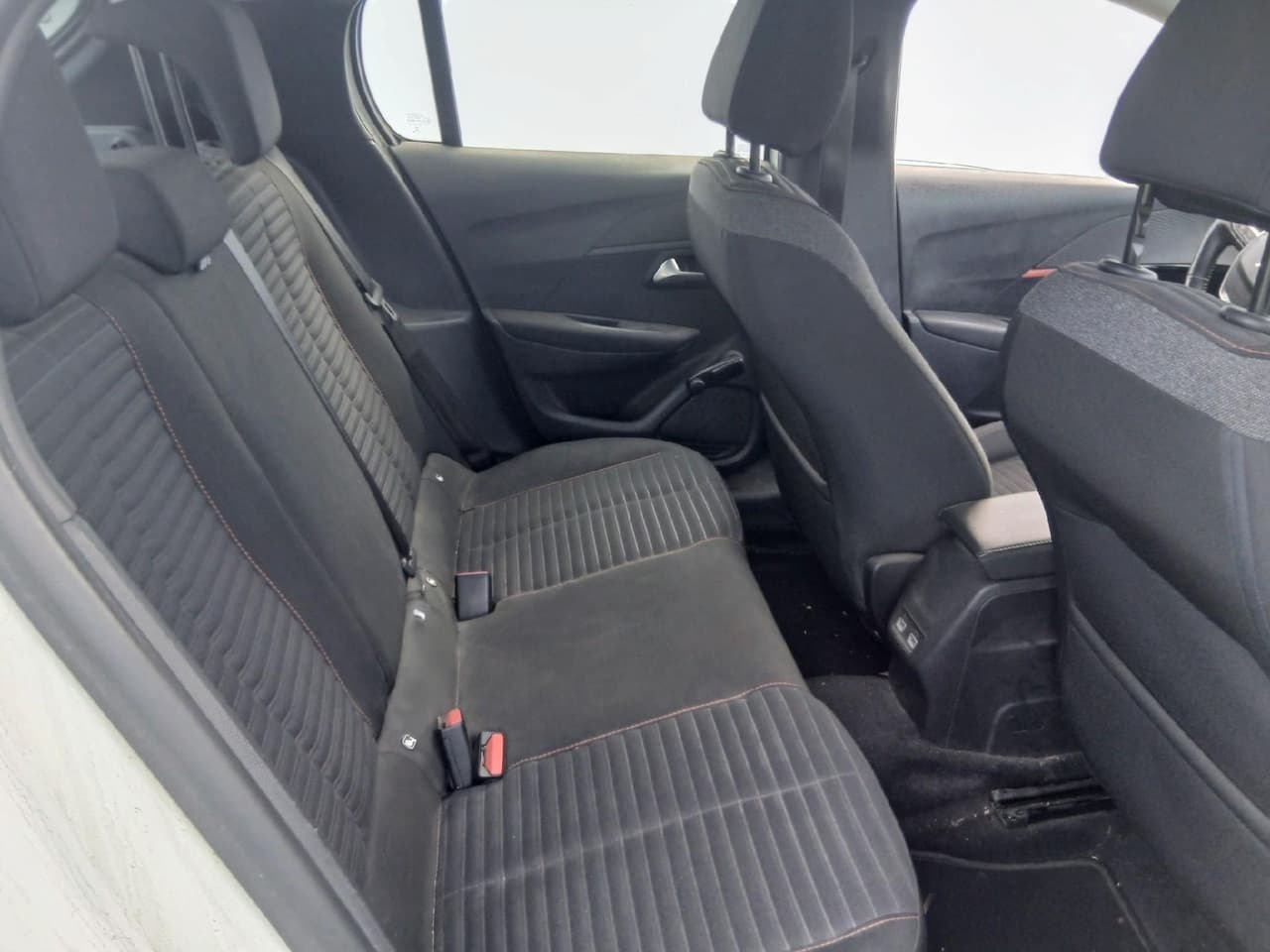 Peugeot e-208 Active 50kWh, photo 5 of 5