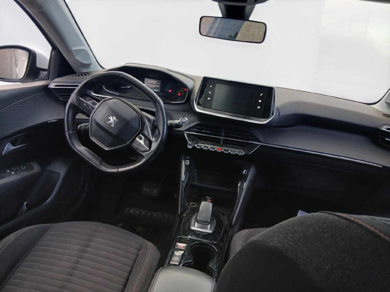 Peugeot e-208 Active 50kWh, photo 3 of 5