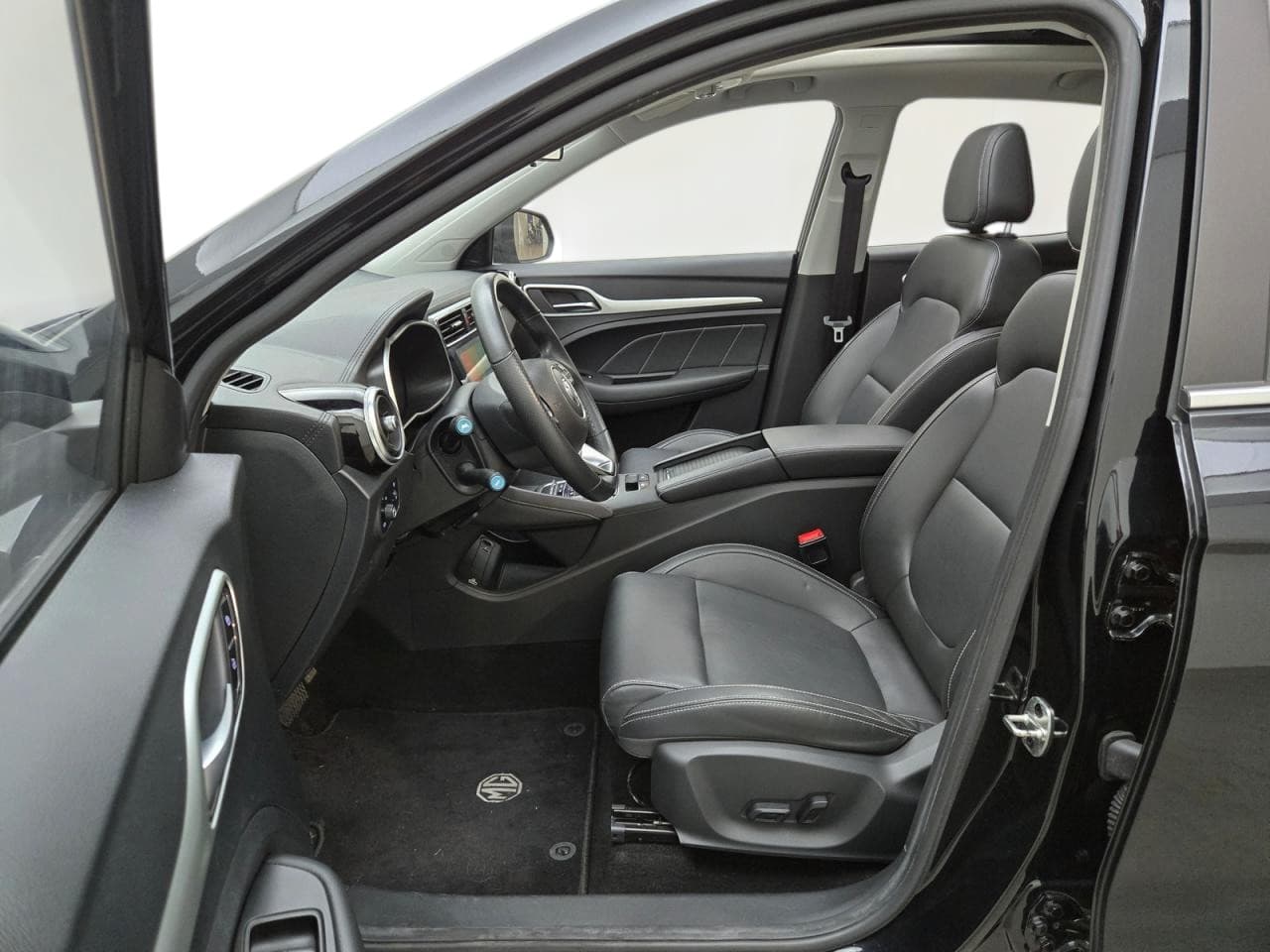 MG ZS EV Luxury 45 KWh, Foto 4 von 6