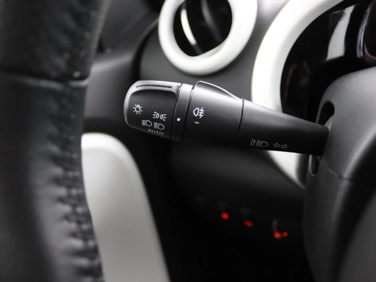 Renault Twingo Z.E. R80 Série Limitée Vibes, photo 25 of 28