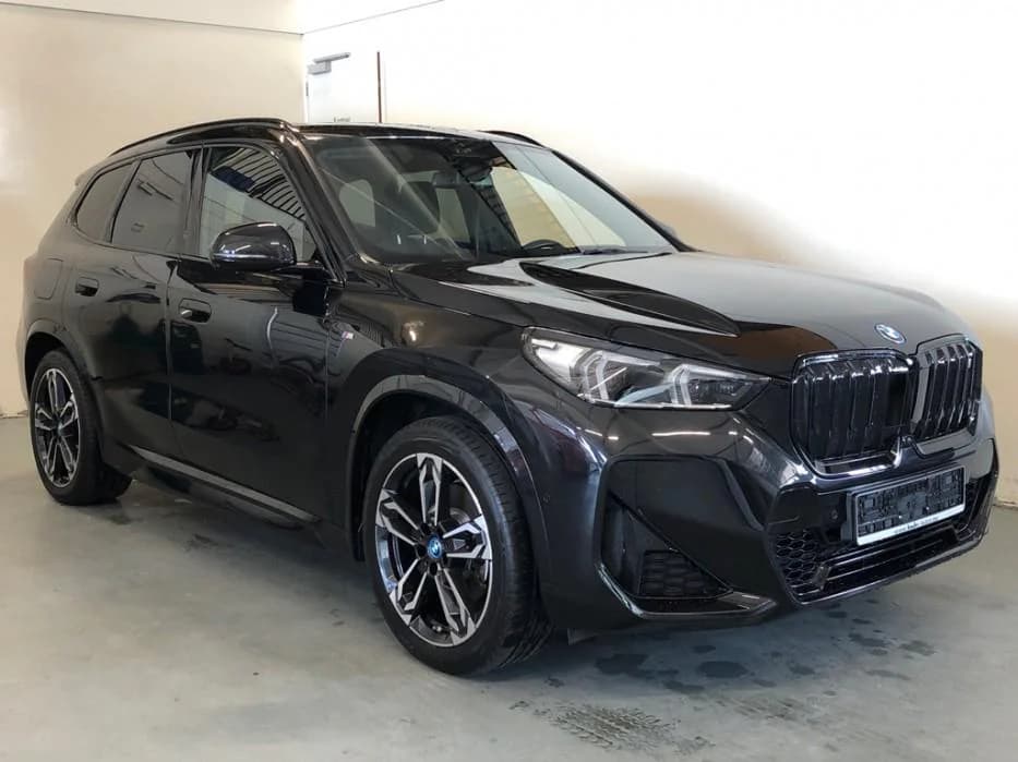 BMW iX1 xDrive30, photo 2 of 21