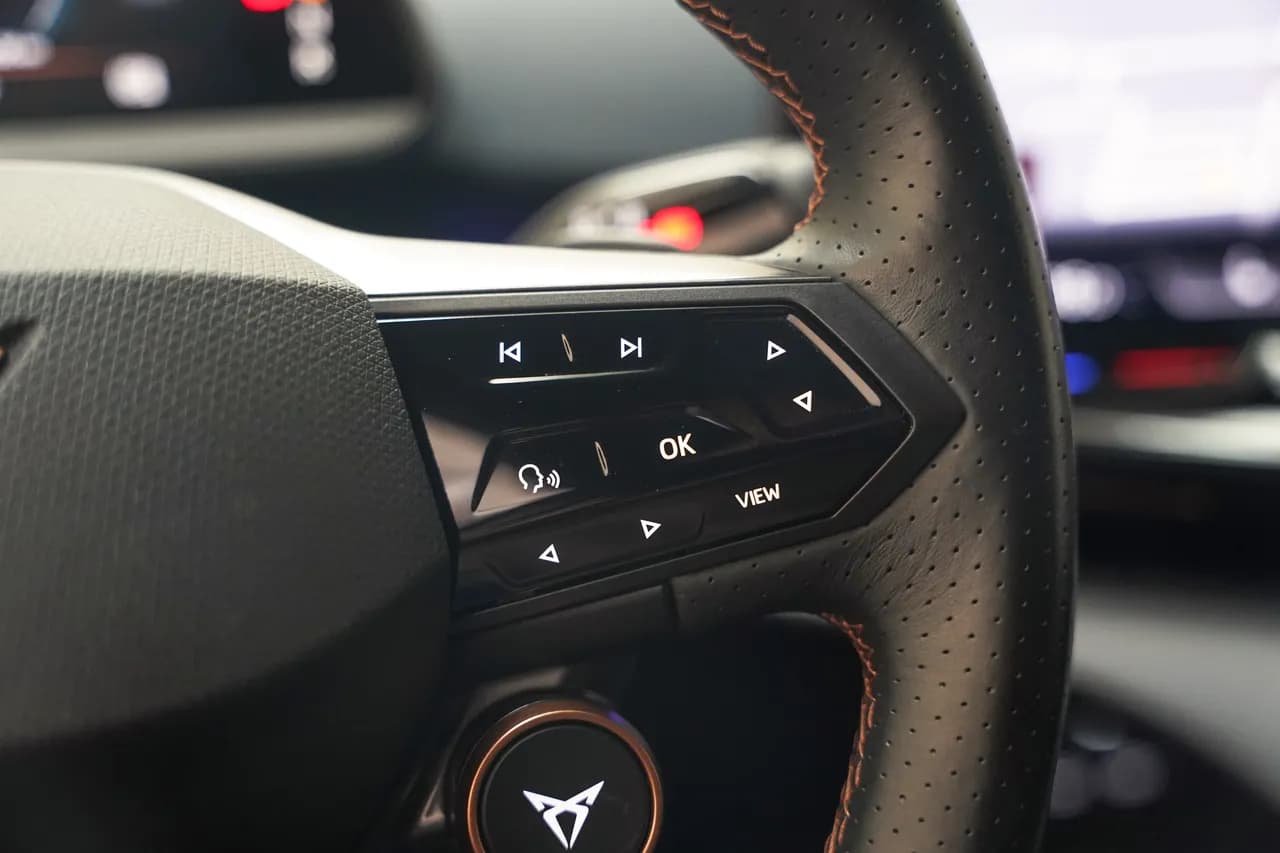 CUPRA Tavascan VZ Adrenaline 82 kWh, photo 20 of 48