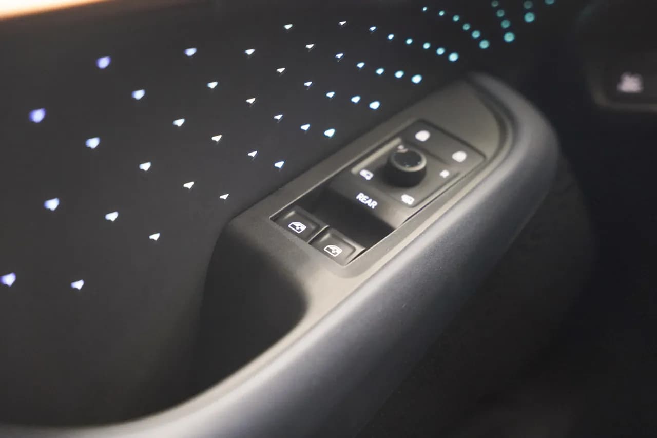 CUPRA Tavascan VZ Adrenaline 82 kWh, photo 25 of 48
