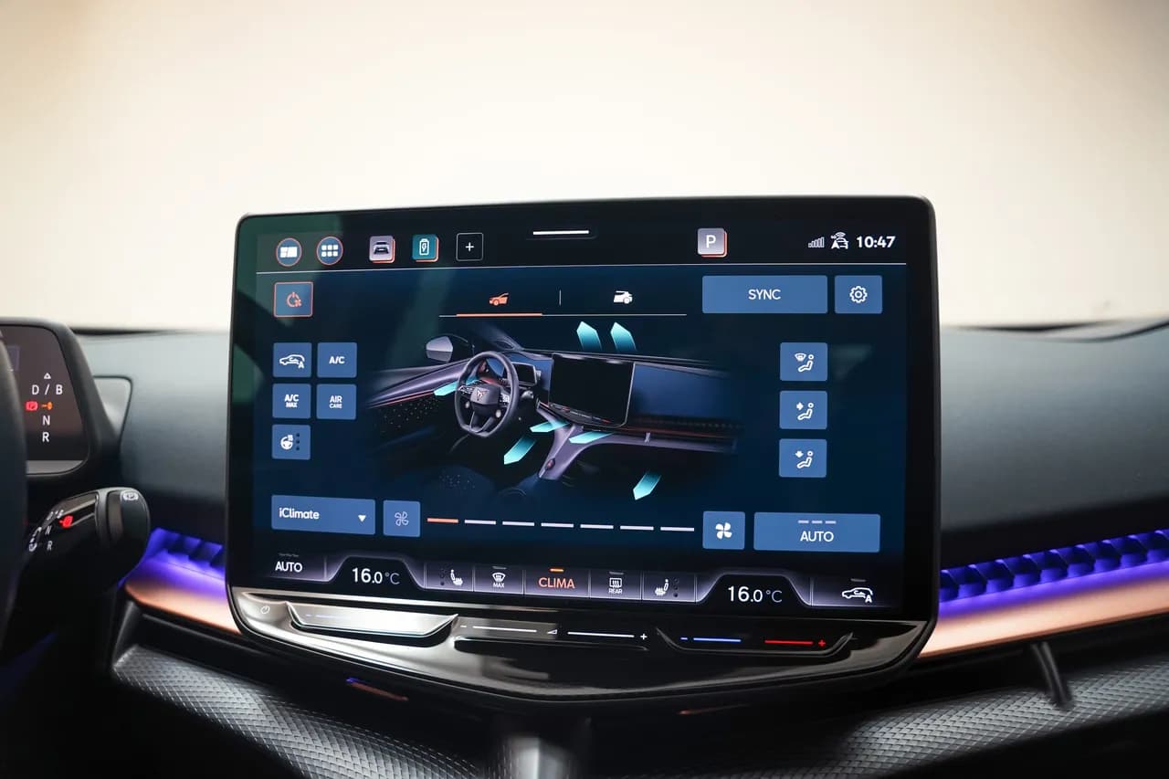 CUPRA Tavascan VZ Adrenaline 82 kWh, photo 8 of 48