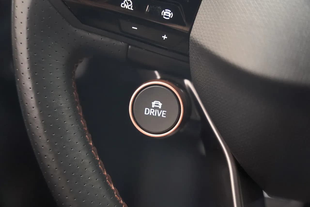 CUPRA Tavascan VZ Adrenaline 82 kWh, photo 18 of 48