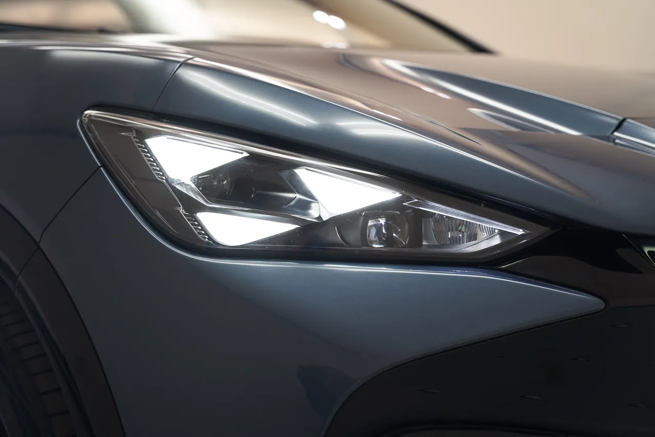 CUPRA Tavascan VZ Adrenaline 82 kWh, photo 36 of 48