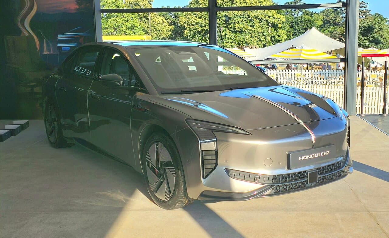Hongqi EH7