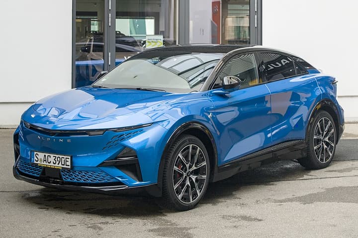 Alpine A390