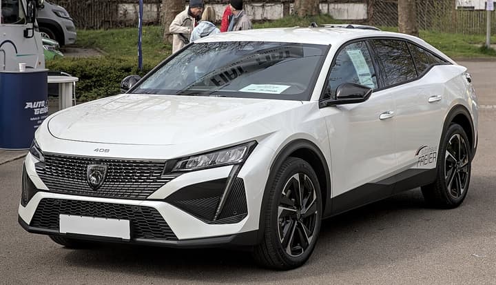 Peugeot e-408