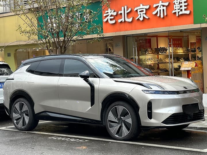 Lynk & Co 08