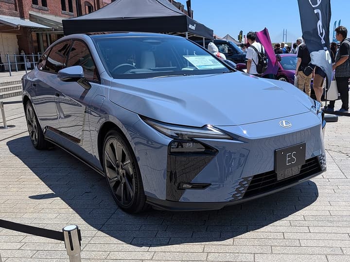 Lexus ES (350e / 500e)