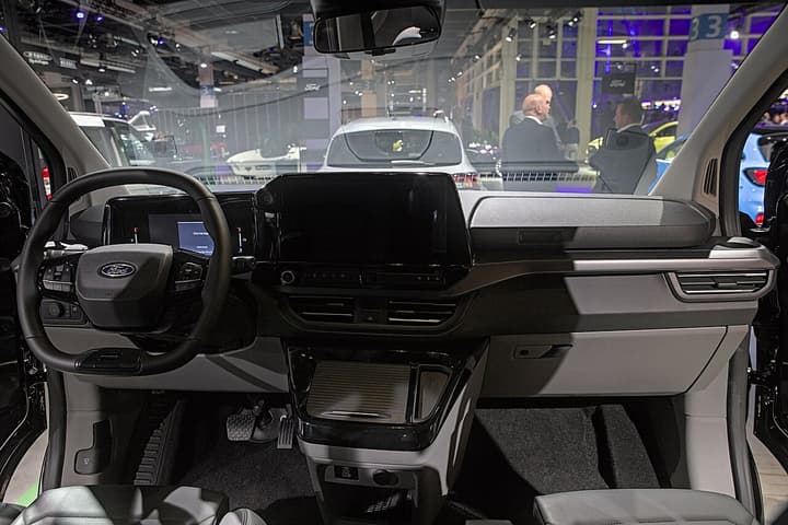 Ford E-Tourneo Custom