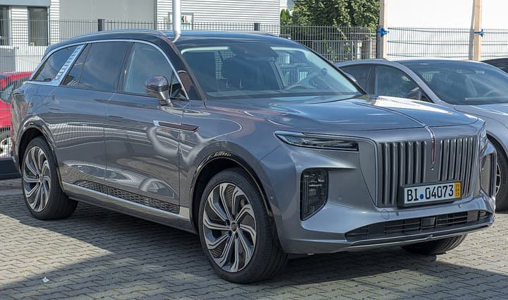 Hongqi E-HS9
