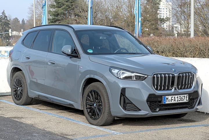 BMW iX1