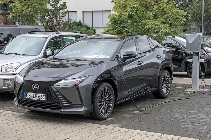 Lexus RZ